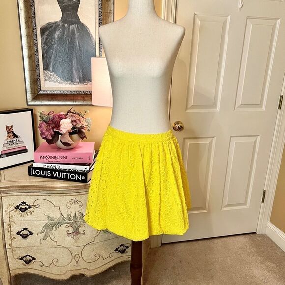 Lilly Pulitzer Yellow Leah Eyelet Bubble Skirt Size 6 NWT - Picture 3 of 5